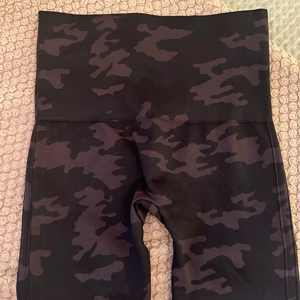 SPANX black camo leggings